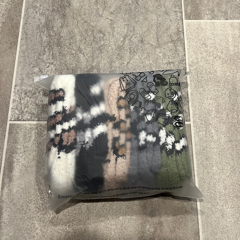 Brand new 5 pack of cheetah print fuzzy socks
